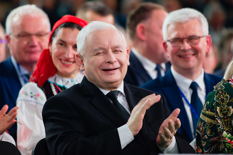 Jarosław Kaczyński PiS murem za polskim mundurem