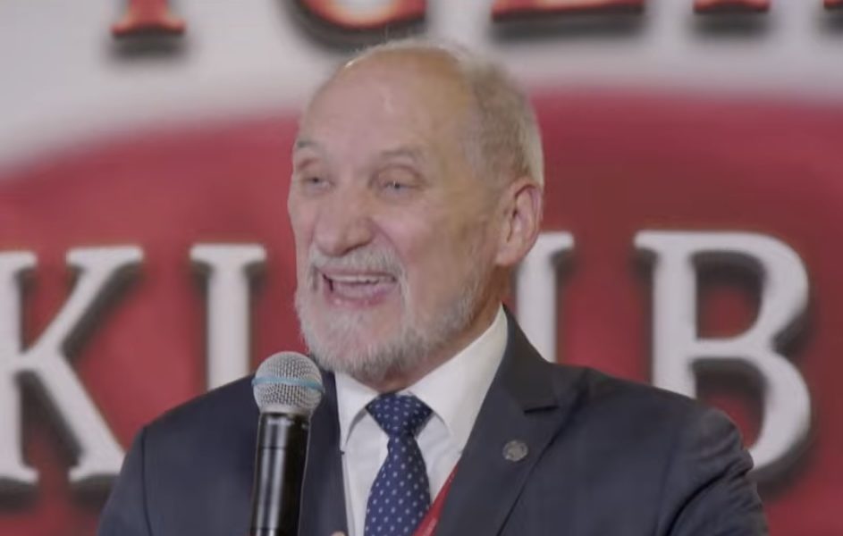 Macierewicz