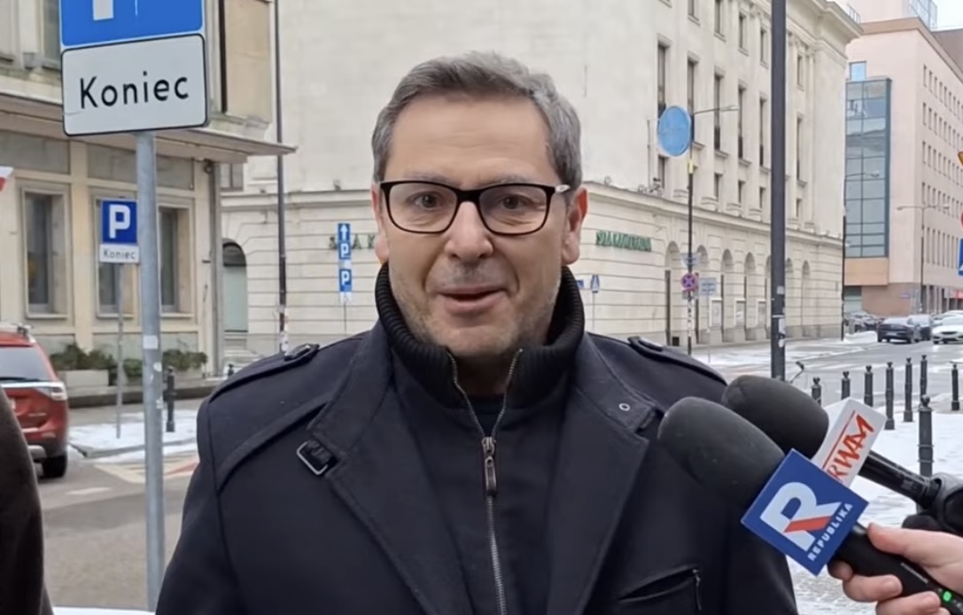 Adamczyk nie chciał zgodzić się na podwyższenie alimentów, nie do wiary jak to tłumaczył. „Koszt wyżywienia na poziomie 500 zł”