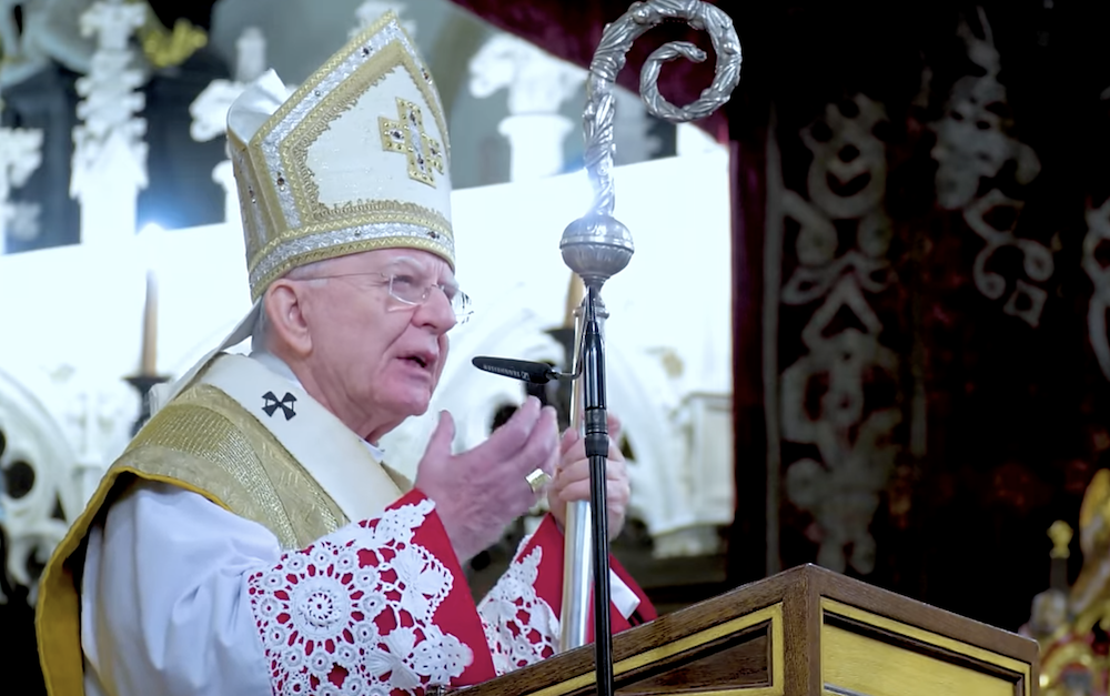 Tego Jędraszewski się nie spodziewał! TAKIE piosenki śpiewają o nim krakowscy księża. „Żądny hajsu”