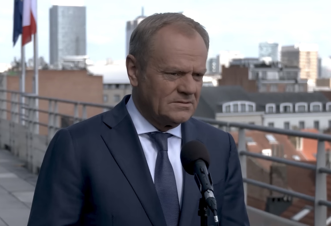 Przyszli protestować pod domem Tuska. Premier ostro zareagował, dostało się Nawrockiemu i Kaczyńskiemu. „Są pewnie dumni”