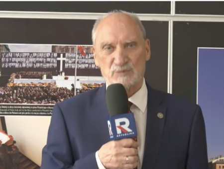 Macierewicz 