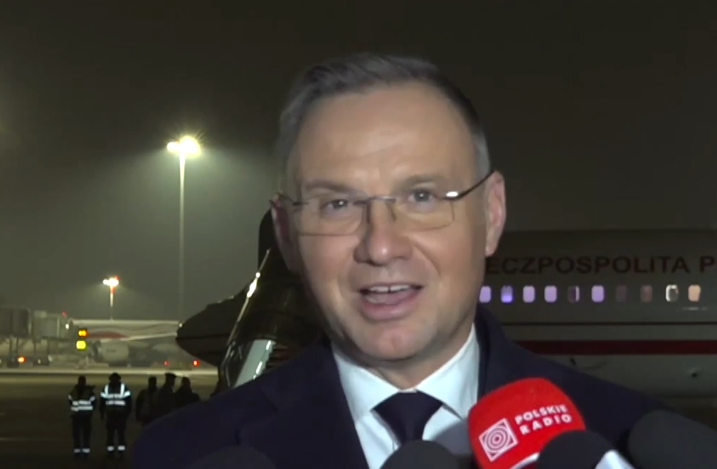 Duda napisał o tajemniczym spotkaniu, minister kpi i czeka na... zdjęcia. "Była jakaś kobieta?"