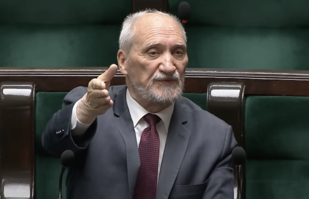 Jest i on! Macierewicz usłyszał szokujące słowa Hołowni i chce… kary dla Tuska. „Czas go skazać”