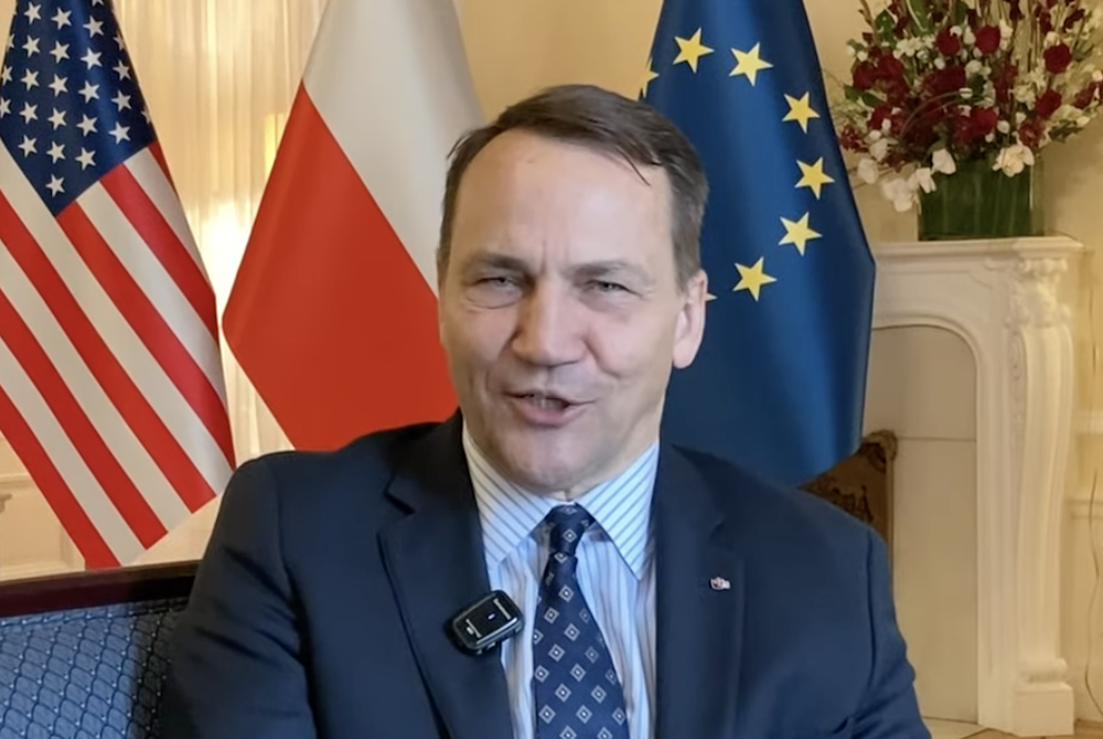 Wszyscy kpią z „zamachu stanu”, Radosław Sikorski też nie odpuścił. Bezbłędny wpis! „Pod kontrolą sił rządowych”