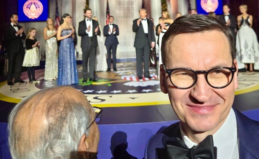 Selfie rozpaczy! Morawiecki pochwalił się fotką z Trumpem, w sieci kpiny! "Wiatr pana zdmuchnął"
