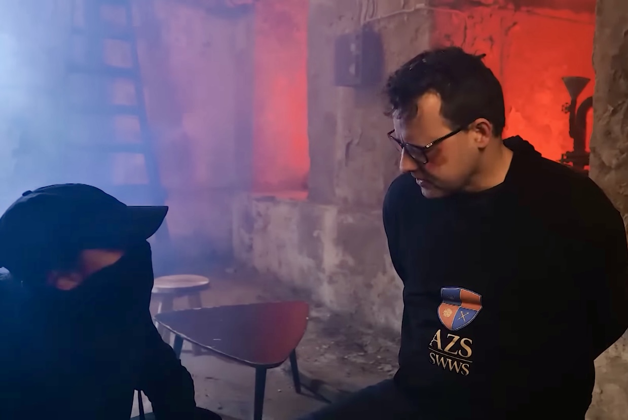 Romanowski obgryza ze stresu paznokcie, Węgrzy dumają nad jego marnym losem. "Czekamy na..."
