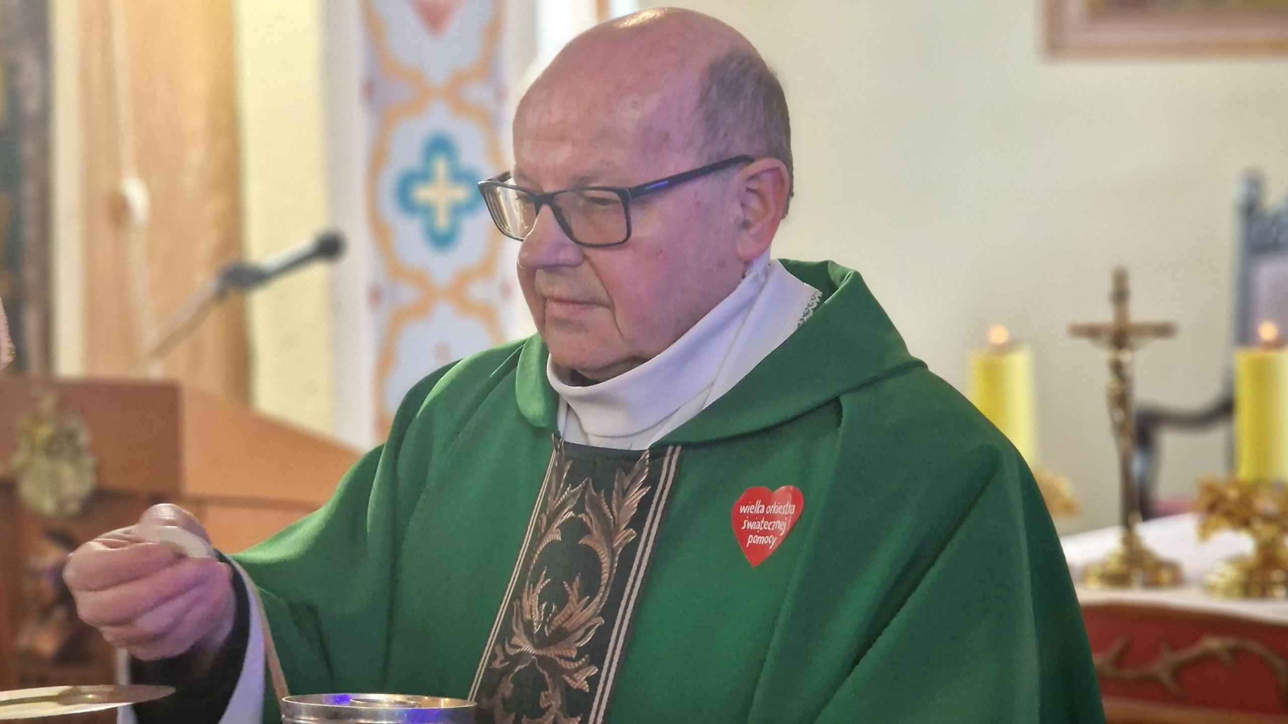 Nakleił serduszko WOŚP i odprawił mszę. A to nie wszystko! „Ogromne serce”