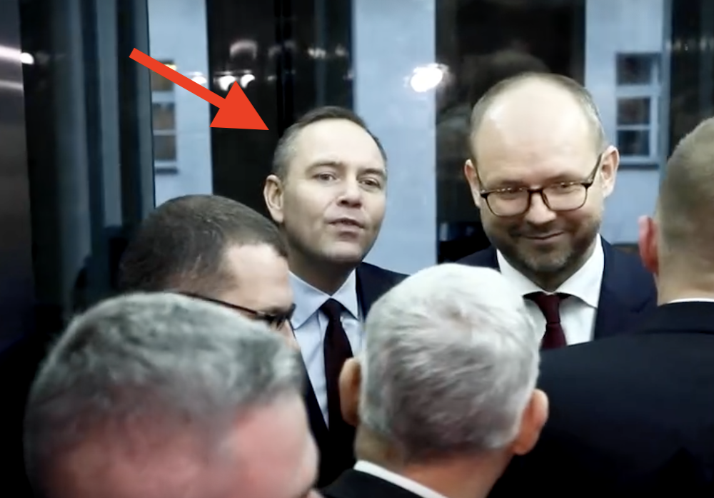 Boi się pytań?! Nawrocki schował się w windzie, doszło do spięcia z dziennikarzami. „Czy pan rozumie...”