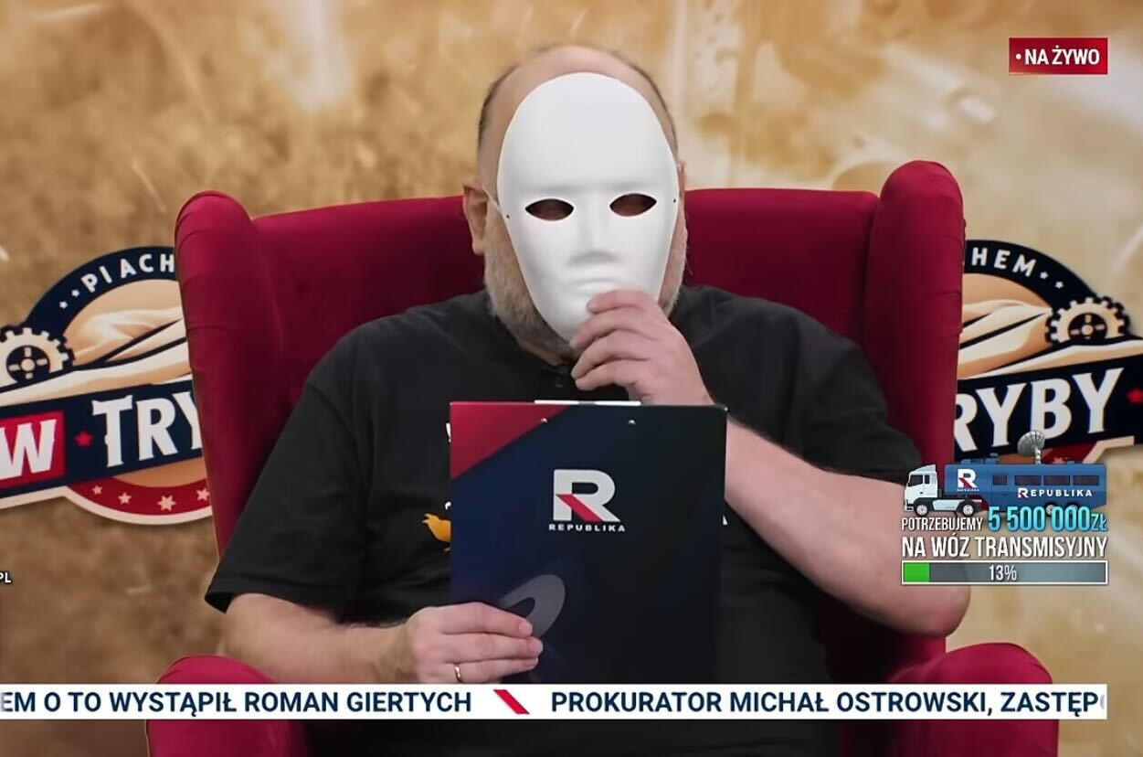 Histeria w TV Republika po „zamachu stanu”. Widzowie pytają o… czołgi na ulicach! „Witam w masce”