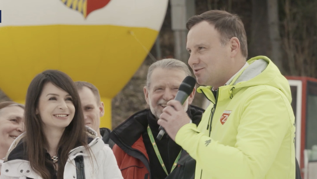 Agata Duda zobaczyła czuły uścisk Andrzeja z Martą Kaczyńską. I się zaczęło! „Bardzo to przeżyła”