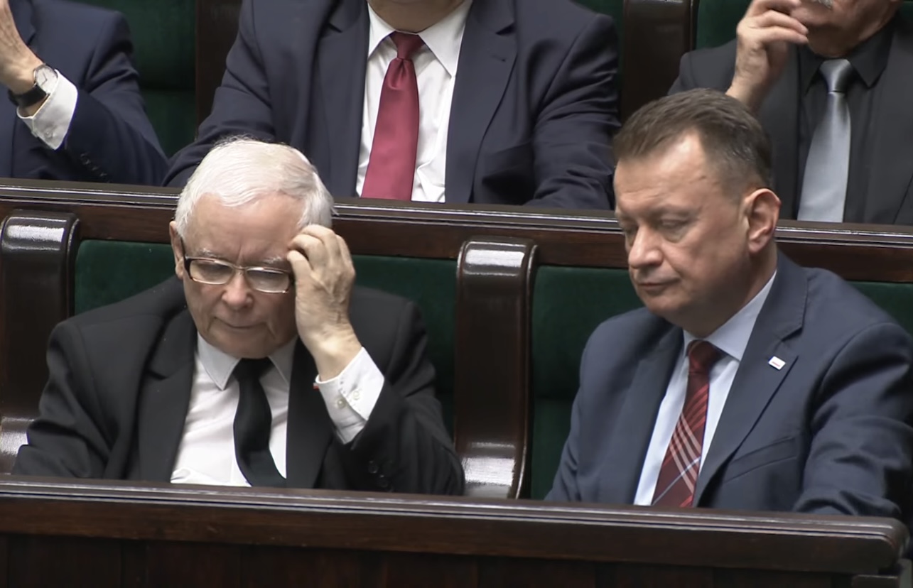 Nerwowo na spotkaniu PiS! Posłowie pokłócili się z Błaszczakiem, wszystko przez TEGO polityka. „Mówili, iż szkodzi”