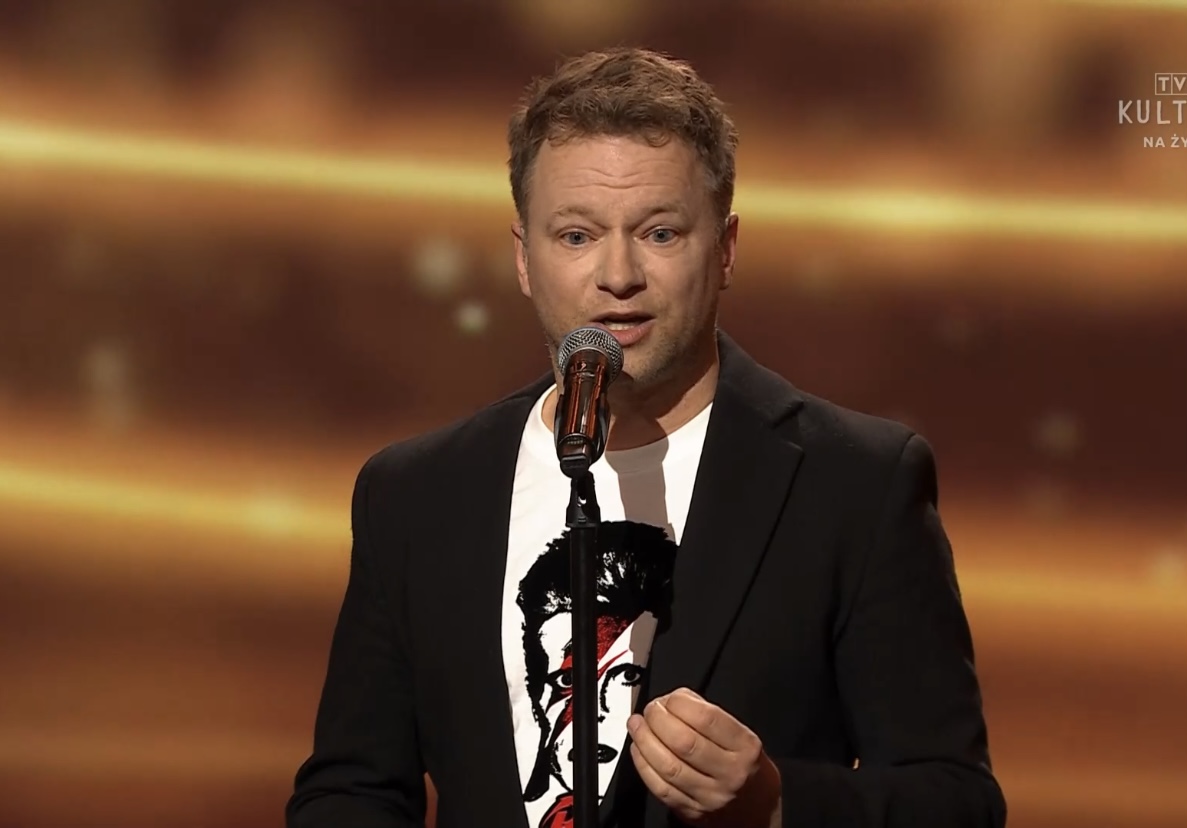 Maciej Stuhr wrócił do TVP po latach i… TEN żart wywołał salwy śmiechu. „Chciałem państwa uświadomić”