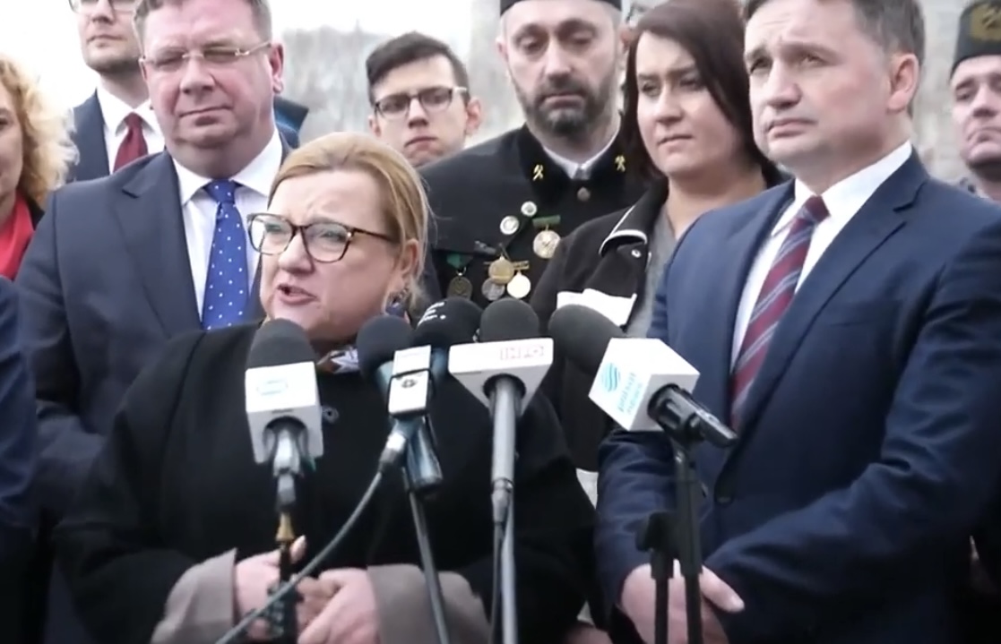 Ziobro grzmi, Kempa przechodzi samą siebie. Szokujące wpisy po śmierci Skrzypek. "Won i do konfesjonału"