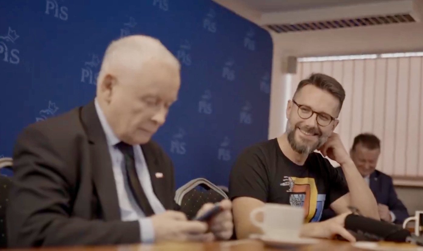 Odłączyli Kaczyńskiemu internet, to już przeszło miesiąc głuchej ciszy! "Znudziło się czy Fogiel nie ma czasu?"