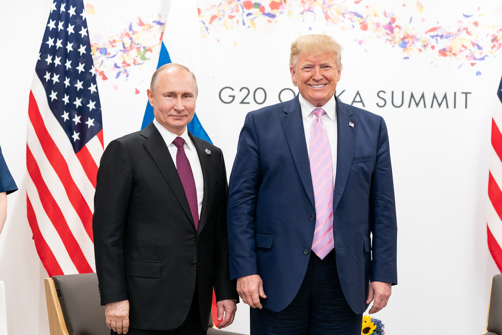 Trump już idzie pod rękę z Putinem. TE słowa mogą wywołać ciarki. "Najczarniejszy scenariusz"