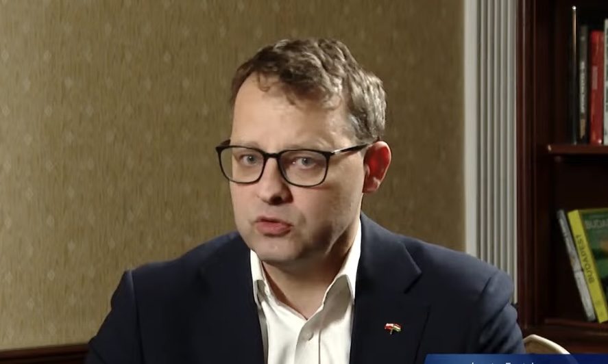 Kabaret! Romanowski pracuje nad tajemniczym raportem i drży o demokrację. „Jeśli Trzaskowski wygra…”