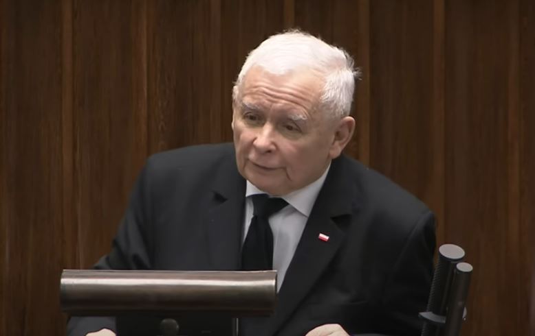Kaczyński zrobił go premierem, a on... Co za słowa, bezlitosna opinia o prezesie. „Boi się”