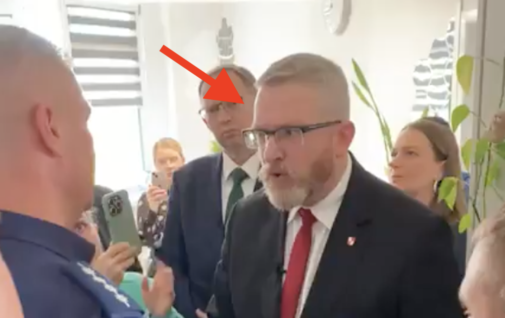 Kolejny skandal! Rozjuszony Braun wtargnął do szpitala, chciał sam zatrzymać lekarkę. „Stoją i wyzywają mnie...”