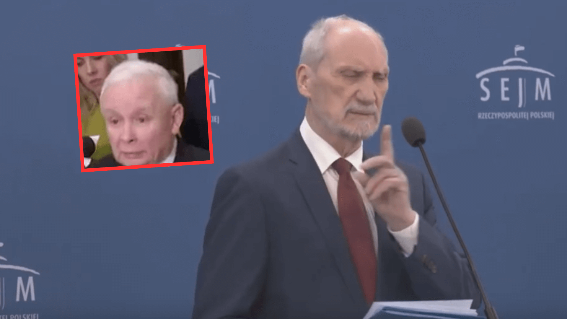 Ale się pogubił! Macierewicz pomylił PiS z Platformą, potem było tylko gorzej. "Przepraszam, że zapominam..." [WIDEO]