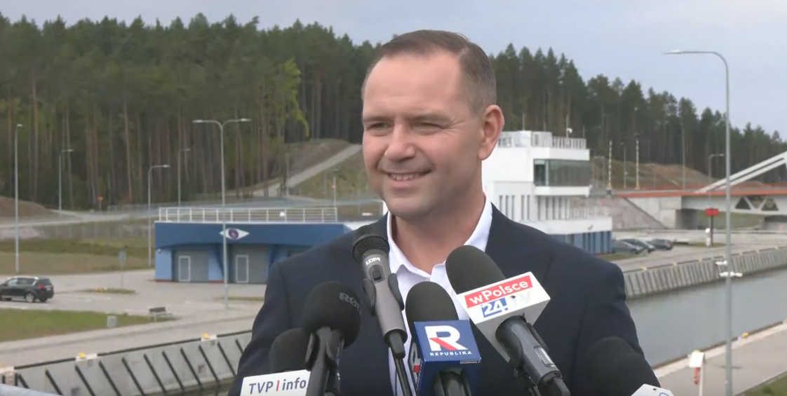 Tam go jeszcze nie było! Nawrocki pojechał na przekopaną Mierzeję i zaczął mówić o… „Wyznawcy minimalizmu”