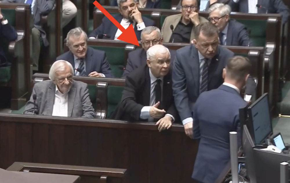 Nagle z mównicy padły TE słowa o prezesie. Kaczyński i Błaszczak aż zerwali się z miejsc. „Ten osobnik...” [WIDEO]