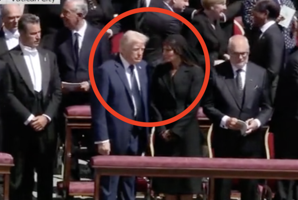 Trump mógł popełnić fatalną gafę na pogrzebie papieża! Uratowała go Melania. „Powinieneś to zrobić”