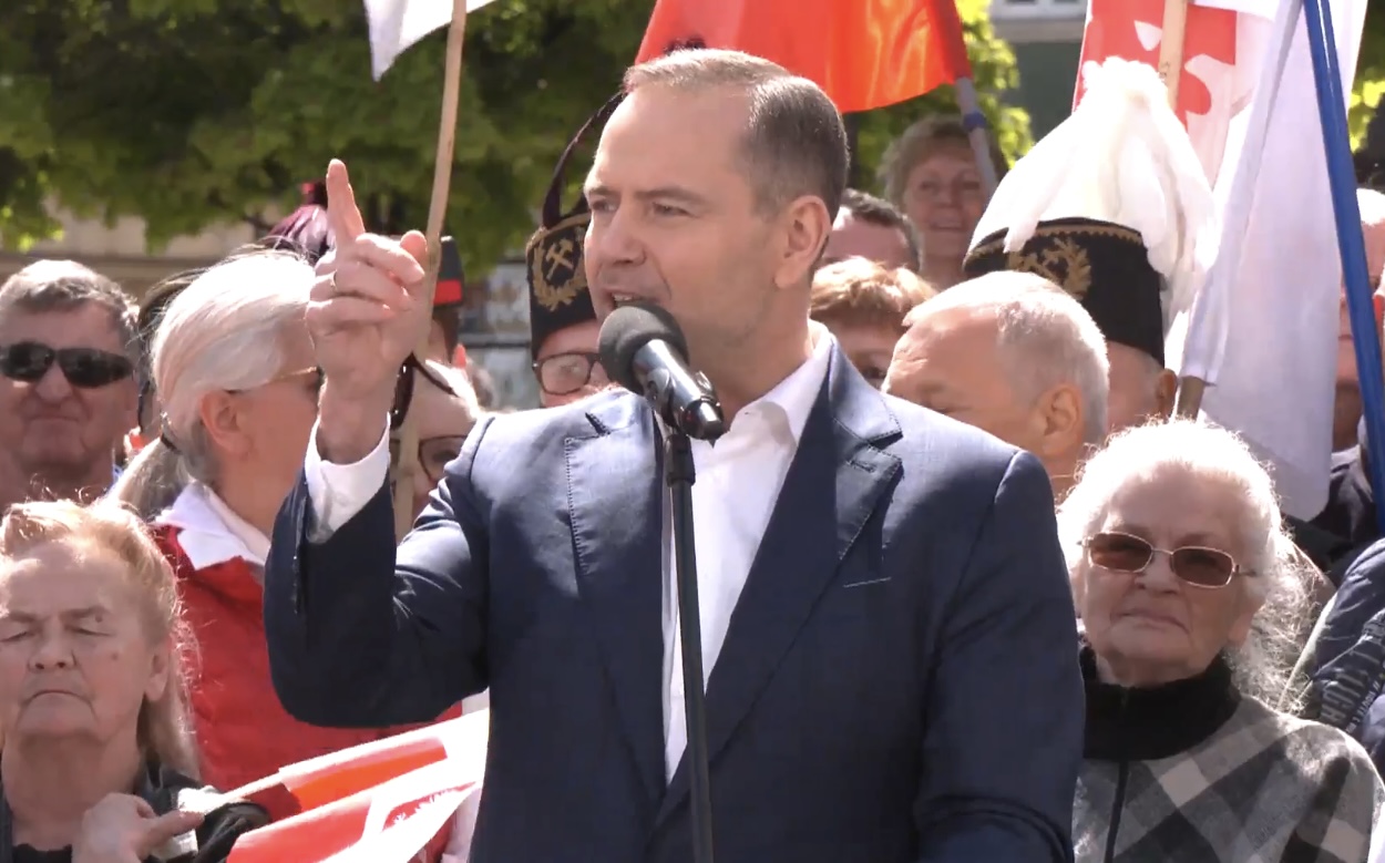 Butny Nawrocki już grozi palcem Tuskowi! Mocny przekaz tuż przed wyborami. „Zagonię rząd do roboty”