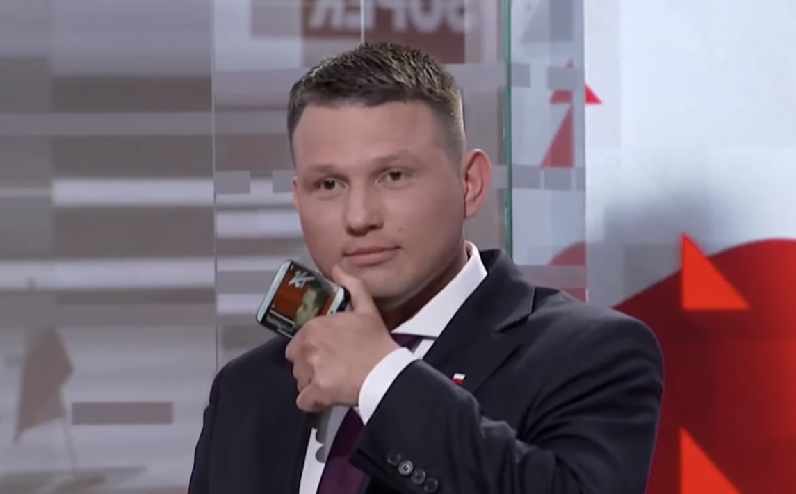 Co się stało w Londynie?! Sławomir Mentzen zatrzymany na lotnisku, jest reakcja Pałacu! „Nie ma zgody na traktowanie...”