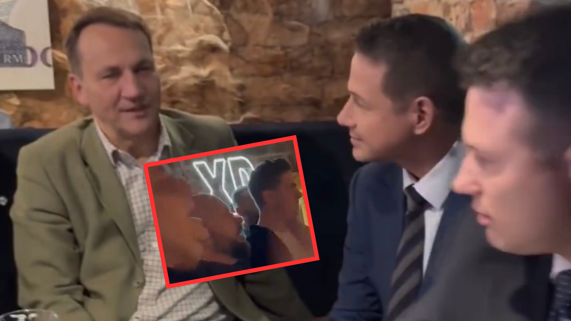 Ale wstyd! Wydało się, kto śpiewał denne przyśpiewki o Trzaskowskim w pubie Mentzena. „Rafał rzuć monetę”