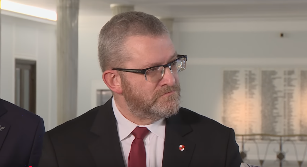 Braun odwala manianę, ale sam bez ochrony się nie rusza! "Zrobiło się mniej bezpiecznie"