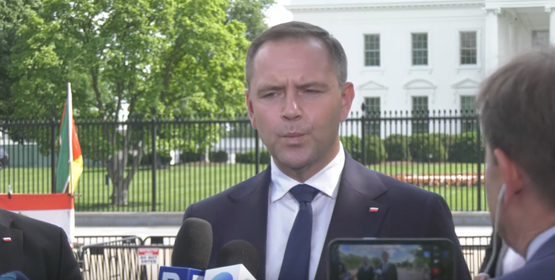 Prawda wyszła na jaw, to nie Polonia wiwatowała na cześć Nawrockiego! „To delegacja z…”