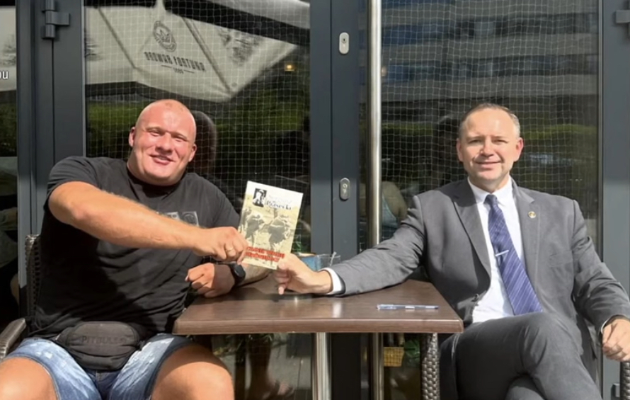 "Wielki Bu" żali się na hejt i opowiada o... Nawrockim! "Jakby poszło coś nie tak i miałby podbite oko..."