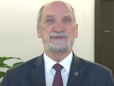 Macierewicz 