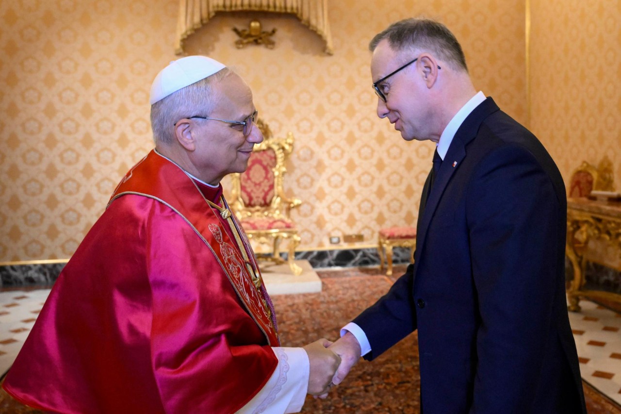 Wzorowy syn! Andrzej Duda zabrał rodziców do Watykanu. Z papieżem rozmawiał o… Nawrockim!