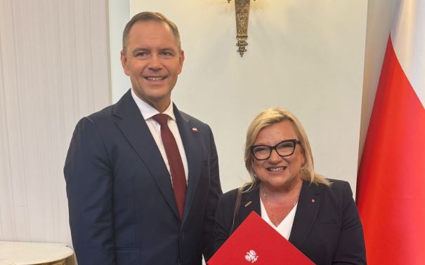 Prezydent się zmienił, a Kempa została. Tylko spójrzcie na TE zdjęcia. „Dziękuję za zaufanie”