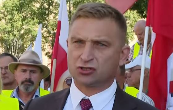 Bąkiewicz! Co? Zarzuty! Narodowiec wyszedł z prokuratury i się zaczęło. „Są nagrania”