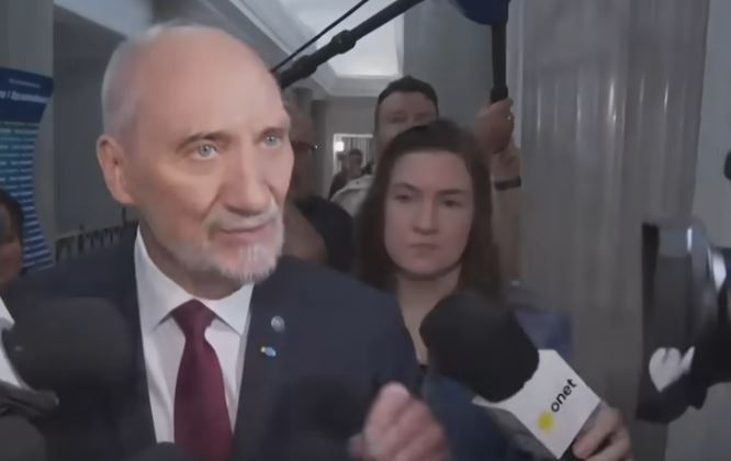 Macierewicz 