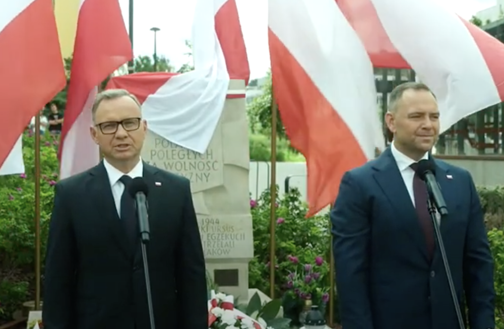 Duda spotkał się z Nawrockim i… TEN prezent da elektowi do myślenia. „Czy to nie jest przestroga?”