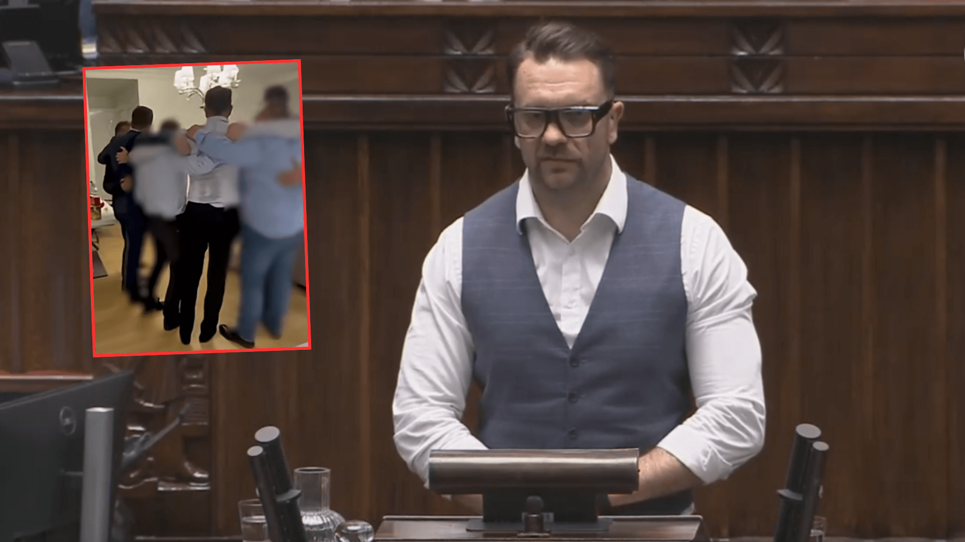 Mejza wyjaśnił, jak wygląda w Polsce „normalny dom”. O ludzie! „Grupa facetów umówiła się na wódkę”