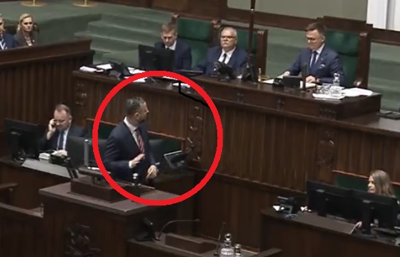 Ale przyłożył! Hołownia zażartował z Kosiniaka-Kamysza, a tu TAKA riposta. „Inaczej niż z marszałkami rotacyjnymi"