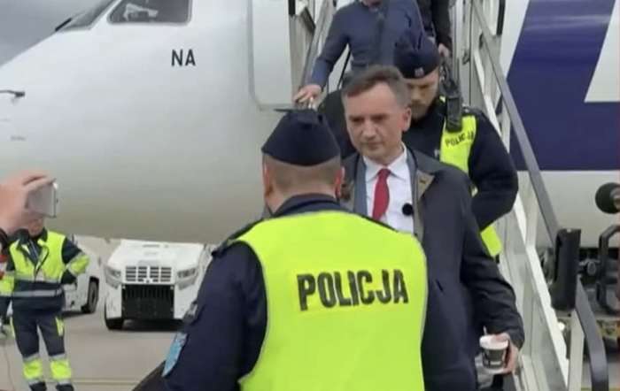 Były oficer CBŚ zobaczył zatrzymanie Ziobry. Jaśniej się nie da! „Dobrze, iż się dostosował”