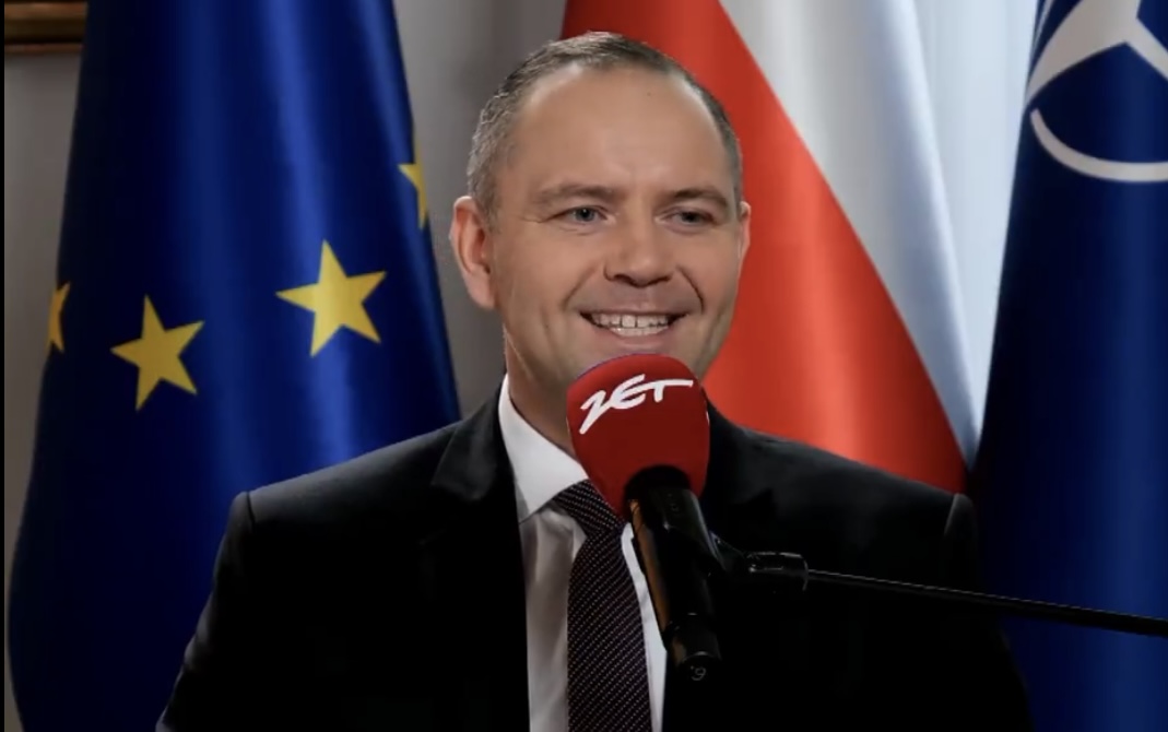 Nawrocki się uśmiał po pytaniu o snus. Nie do wiary, jak to wytłumaczył. „Chyba tylko w Polsce”