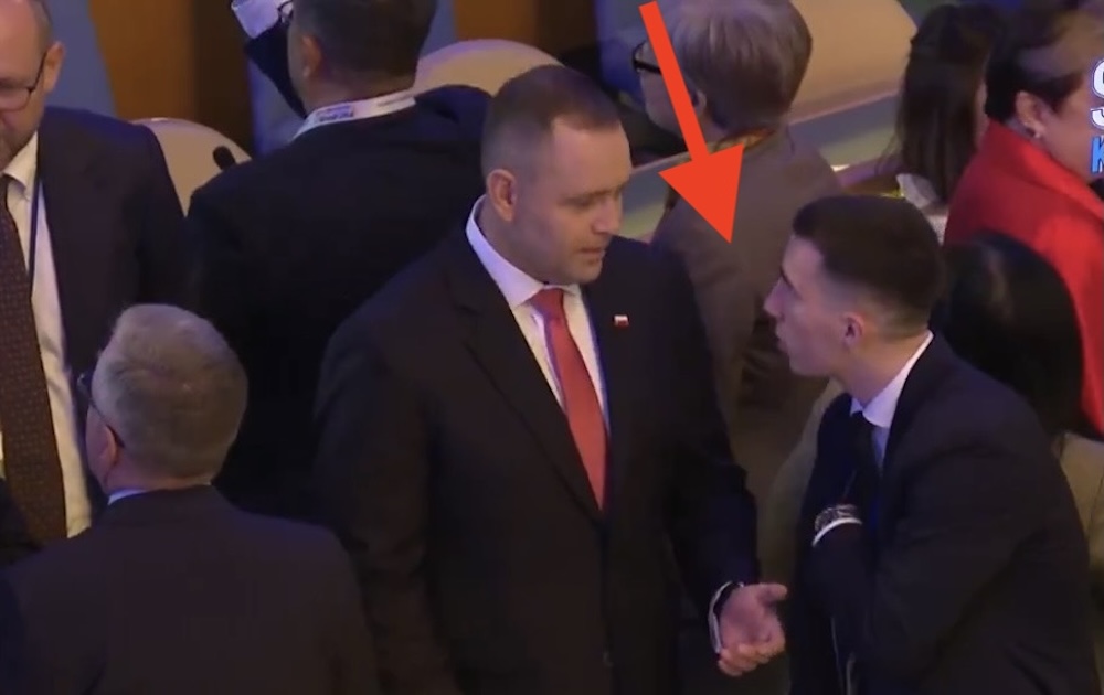 Krzysztof Brejza chciał wiedzieć, kto podawał Nawrockiemu snus. Asystent prezydenta przerwał milczenie. „Nazywam się...”
