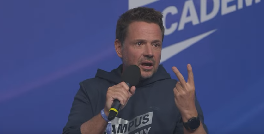 Nagle Trzaskowski usłyszał pytanie o przegrane wybory. Ze sceny padły szczere, mocne słowa. „Totalne wku****nie”