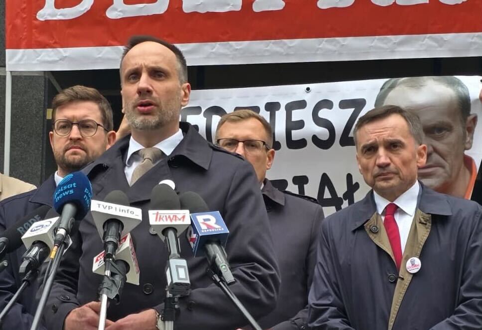 Kowalski wyszedł do dziennikarzy i się uruchomił! Internauci? Nie mieli litości. "Uchowaj nas Boże" [WIDEO]