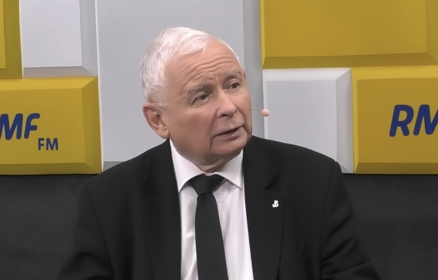 Kaczyński aż pogłośnił radio, gdy usłyszał TE słowa. A potem złość i riposta. „Obraźliwe występki”