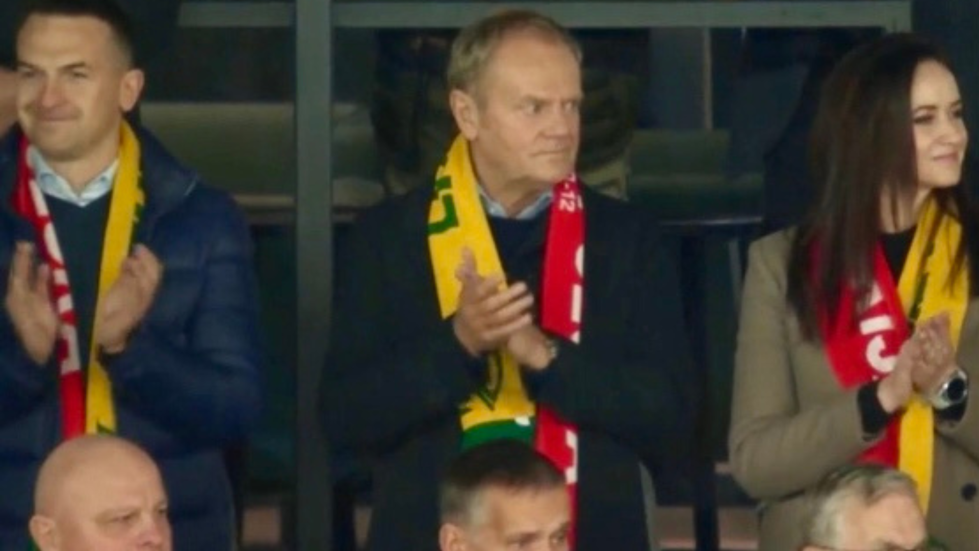 Ale ich zgasił! W PiS świętowali po „j***ć Tuska” na meczu, gdy nagle… „Mam słabość do tego hasła”