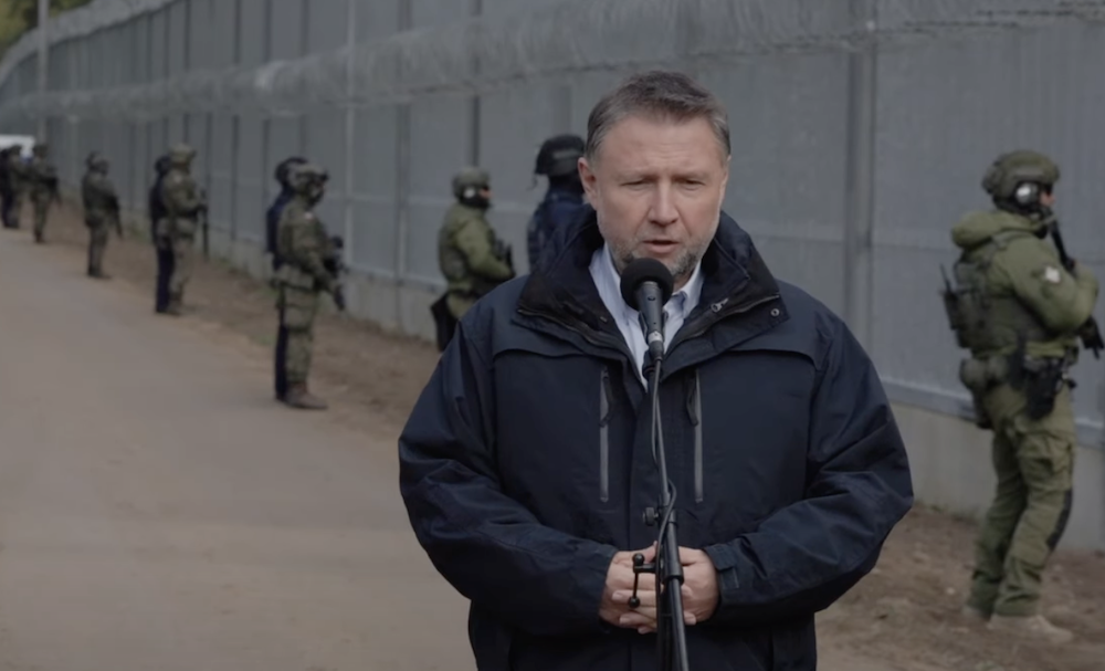 Nerwowo na konferencji! Minister Kierwiński wyjaśnił pracownicę TV Republika. „Rzuca pani zdania…”