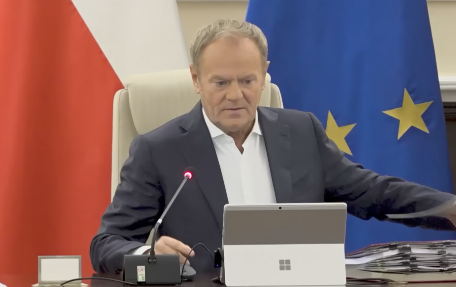 Wymowny wpis Donalda Tuska, premier ostrzega przed polexitem. Nagle padło: „Nawrocki”. „Jest patronem”